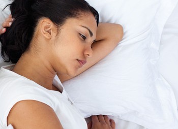 BNPXT7 Upset woman sleeping separately of her husband